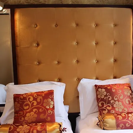 Hotel Des Buttes Chaumont Paris