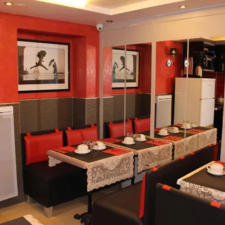 Hotel Des Buttes Chaumont 2*