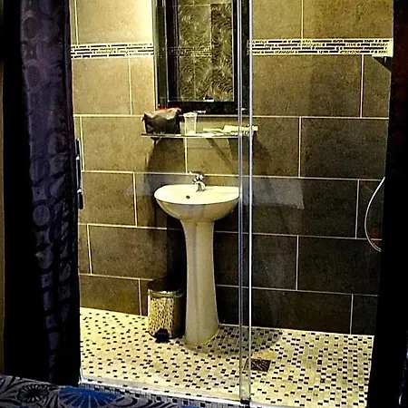 ديس بوتيه تشومونت باريس