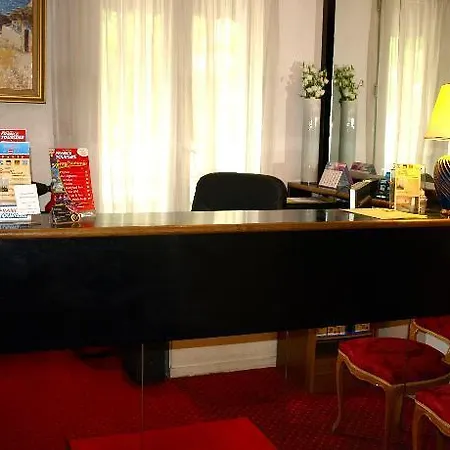 Des Buttes Chaumont Hotel