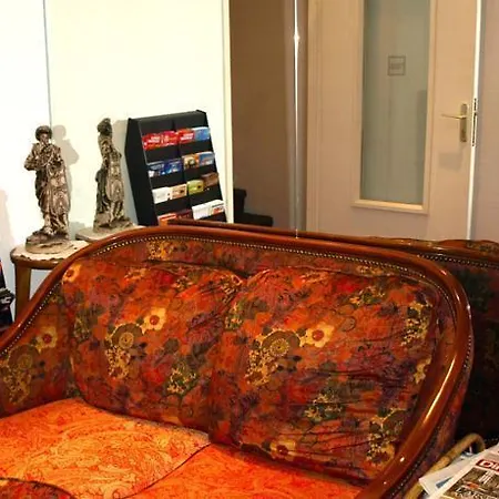 Des Buttes Chaumont Hotel 2*