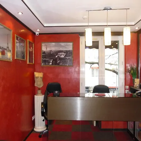 Hotel Des Buttes Chaumont 2*