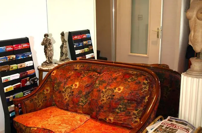 Des Buttes Chaumont Hotel 2*