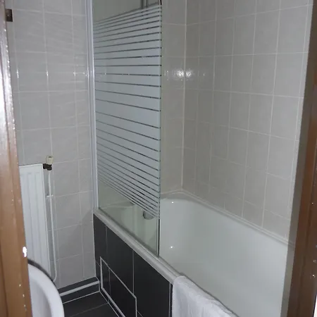 Des Buttes Chaumont Hotel 2*