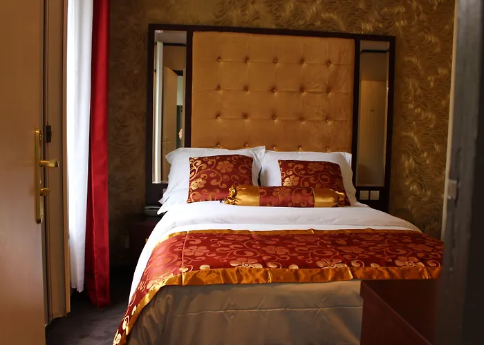 Hotel Des Buttes Chaumont Paris
