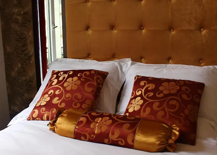 Hotel Des Buttes Chaumont 2*