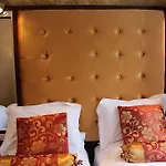 Hotel Des Buttes Chaumont Paris