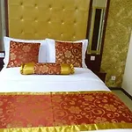 Hotel Des Buttes Chaumont 2*